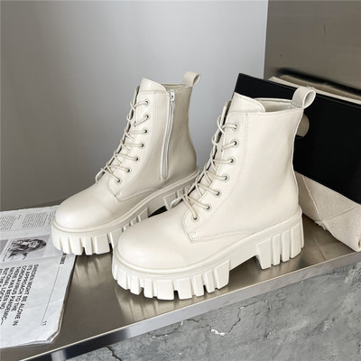 Ženske čizme s grubim potplatom i vezicama