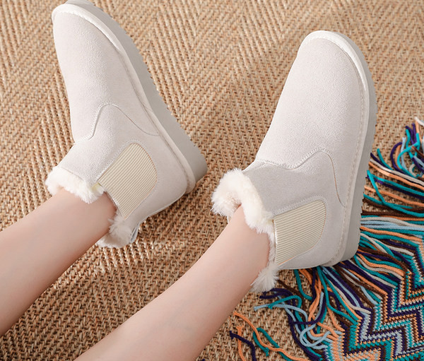 Ženske čizme s toplom postavom i ravnim potplatom