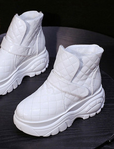 Ženske čizme s visokim đonom i kopčanjem na čičak