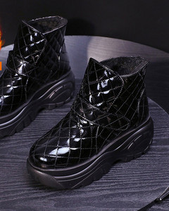 Ženske čizme s visokim đonom i kopčanjem na čičak