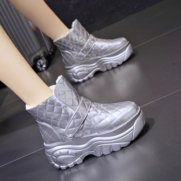 Ženske čizme s visokim đonom i kopčanjem na čičak