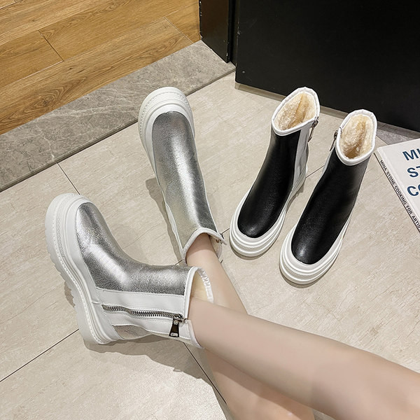 Дамски боти с равна  подметка и цип - топла подплата