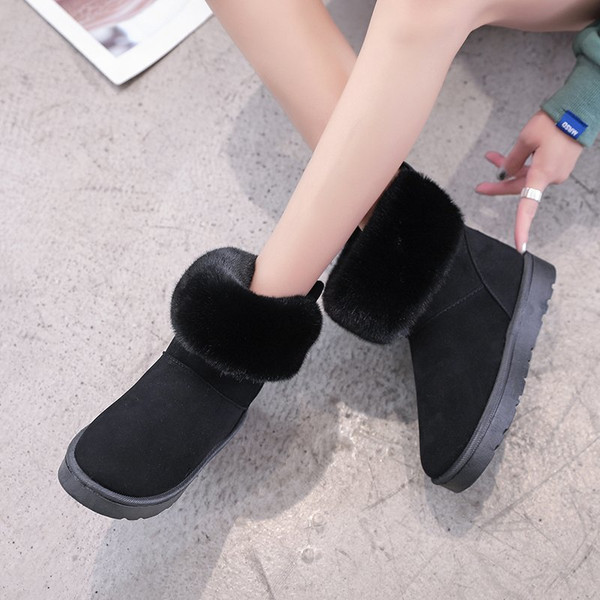 Ženske čizme s toplom postavom i 3D elementima