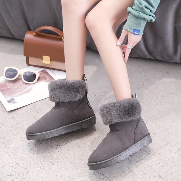 Ženske čizme s toplom postavom i 3D elementima