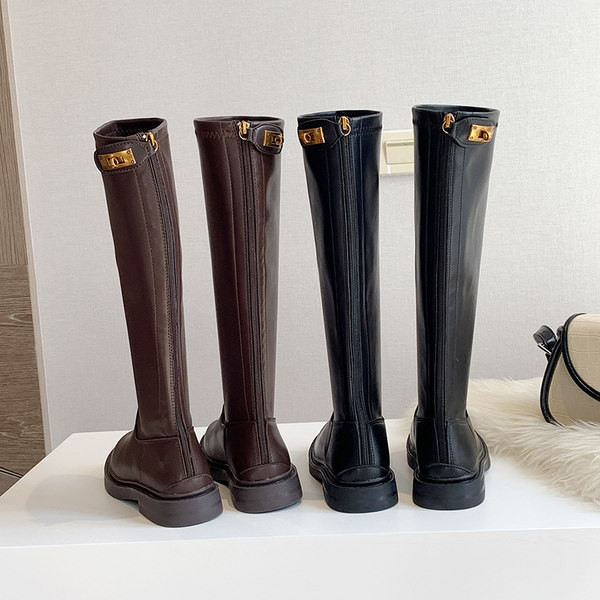 Дамски високи ботуши с равна подметка и закопчаване с цип