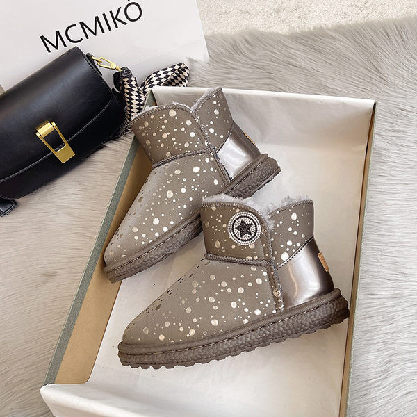 Ženske čizme s toplom postavom i grbom