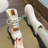 Ženske zimske čizme sa ravnim đonom - crne i bijele