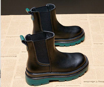 Ležerne kožne čizme s ravnim potplatom