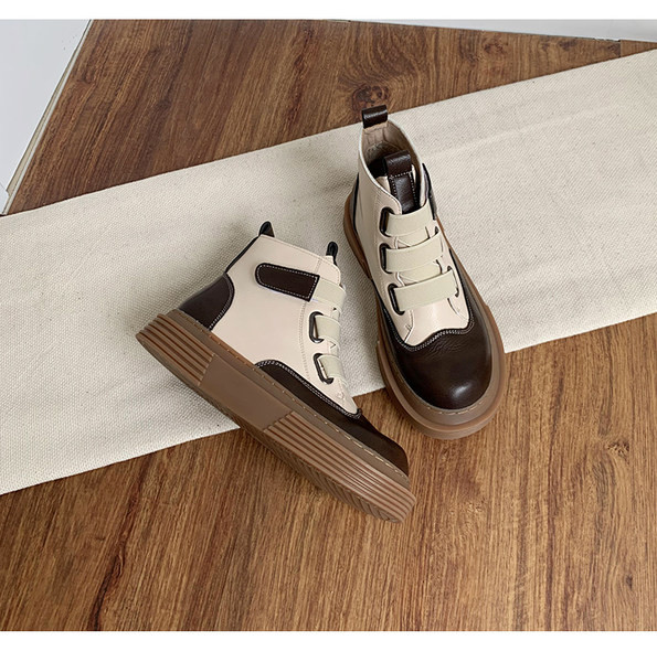 Ženske retro čizme s kopčanjem na čičak i ravnim potplatom