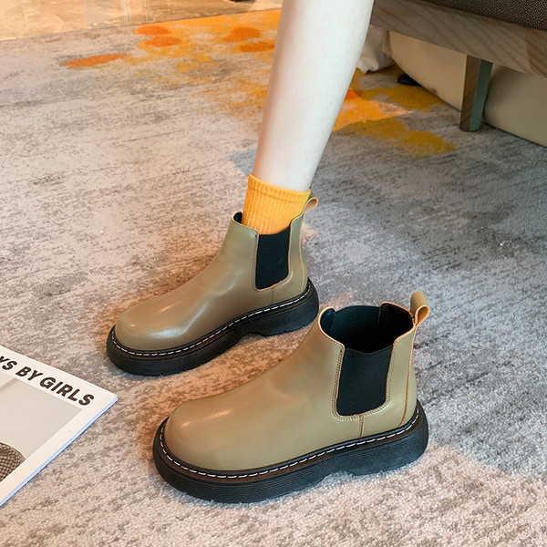 Ženske kožne čizme sa ravnim đonom u dvije boje