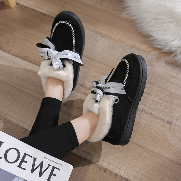 Ženske čizme s vezicama i toplom postavom