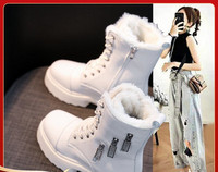 Moderne ženske čizme s toplom postavom u crno-bijeloj boji