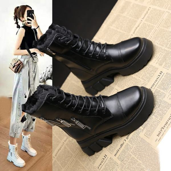 Moderne ženske čizme s toplom postavom u crno-bijeloj boji