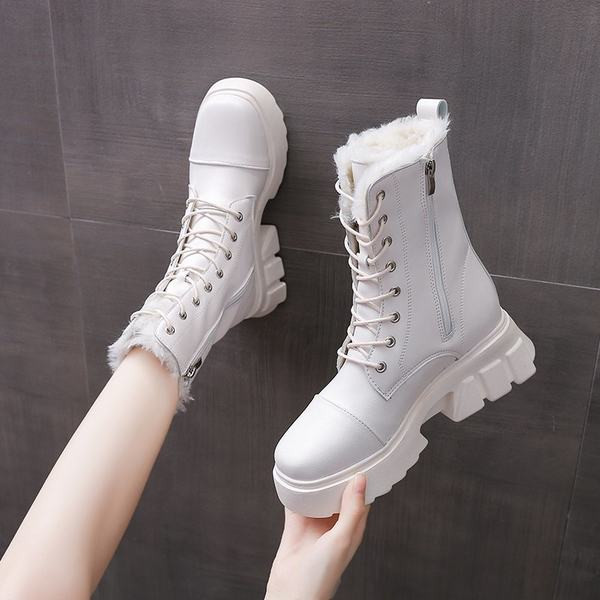 Moderne ženske čizme s toplom postavom u crno-bijeloj boji