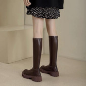 Elegantne ženske čizme sa zaobljenim uzorkom na patentni zatvarač