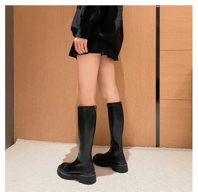 Elegantne ženske čizme sa zaobljenim uzorkom na patentni zatvarač