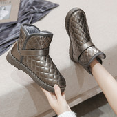 Ženske čizme s toplom postavom i ravnim potplatom