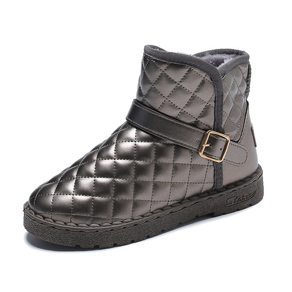 Ženske čizme s toplom postavom i ravnim potplatom