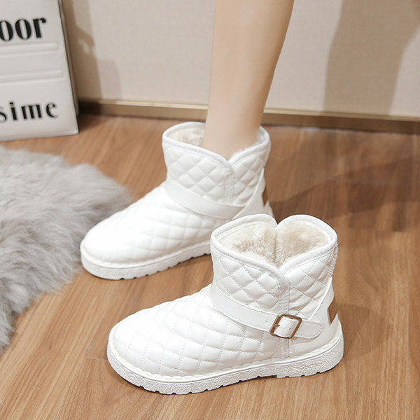 Ženske čizme s toplom postavom i ravnim potplatom