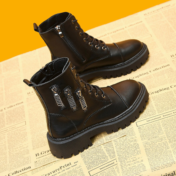 Ženske čizme u crnoj boji sa grubim đonom