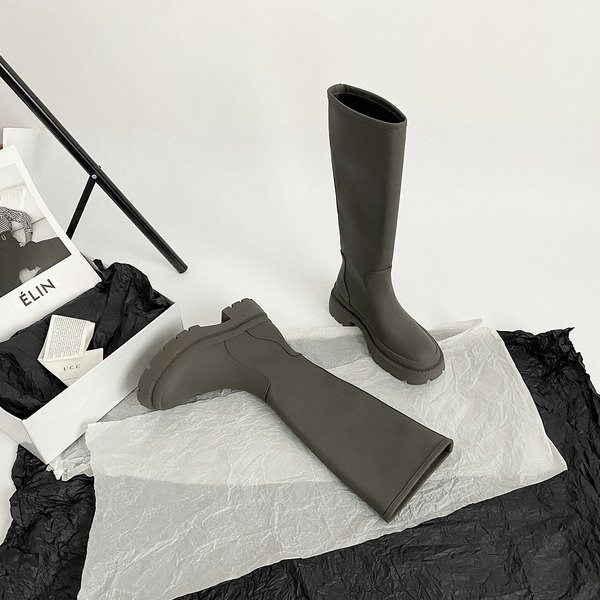 Novi model ženskih čizama od eko kože u crnoj i sivoj boji