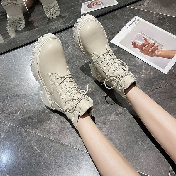 Čist model ženske kubanke od umjetne kože