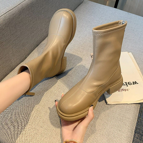 Ženske kožne čizme s ravnim đonom