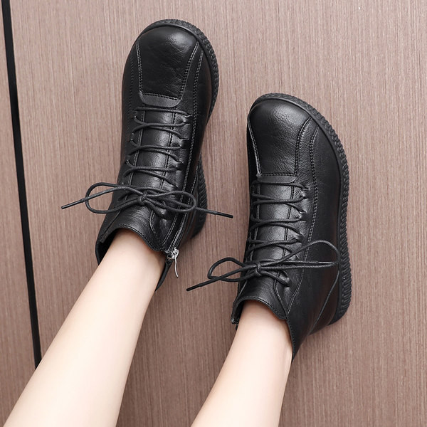 Ženske čizme zaobljeni model sa pertlom i ravnim đonom u dva modela