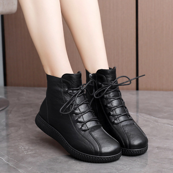 Ženske čizme zaobljeni model sa pertlom i ravnim đonom u dva modela