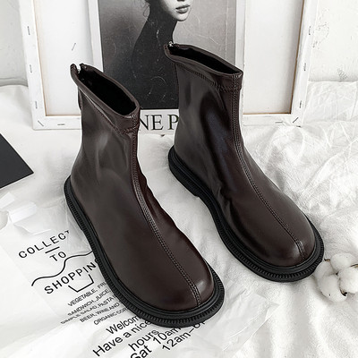 Zaobljeni model ženskih čizama sa patent zatvaračem u dvije boje