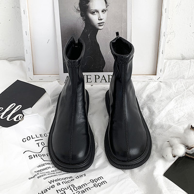 Zaobljeni model ženskih čizama sa patent zatvaračem u dvije boje