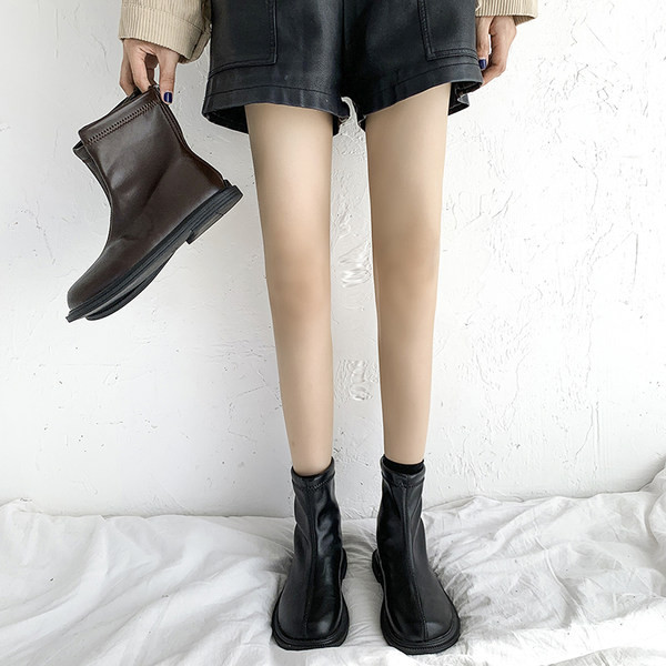 Zaobljeni model ženskih čizama sa patent zatvaračem u dvije boje