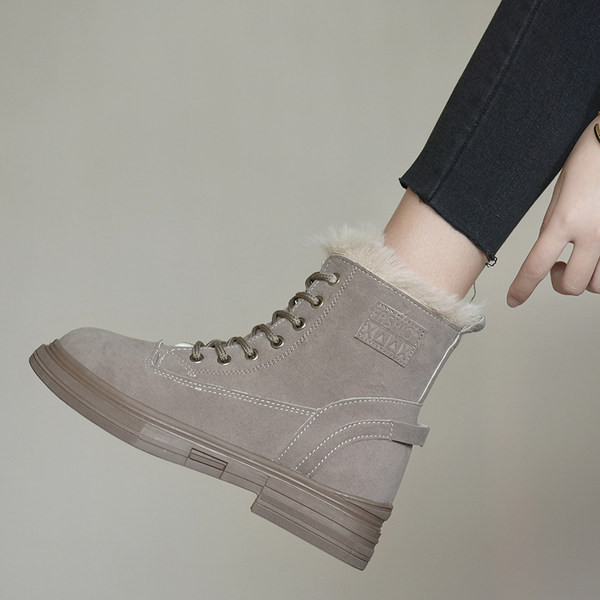 Ženske zimske čizme s toplom postavom i vezicama