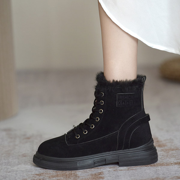 Ženske zimske čizme s toplom postavom i vezicama