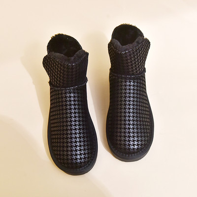 Karirane zimske čizme s toplom postavom