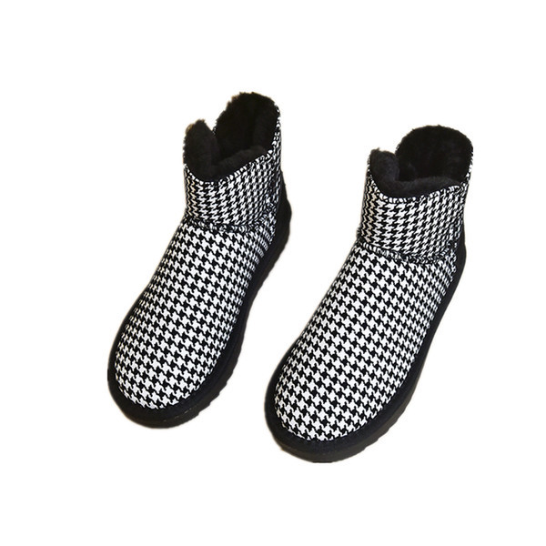 Karirane zimske čizme s toplom postavom