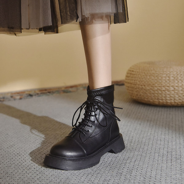 Ženske kožne cipele sa vezicama - crne boje