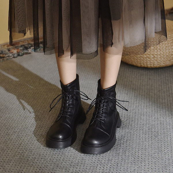 Ženske kožne cipele sa vezicama - crne boje