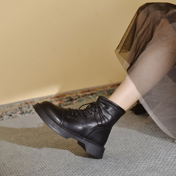 Ženske kožne cipele sa vezicama - crne boje