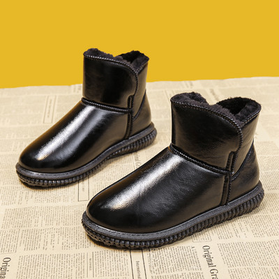 Aktualne čizme za žene zaobljeni model s mekanom postavom