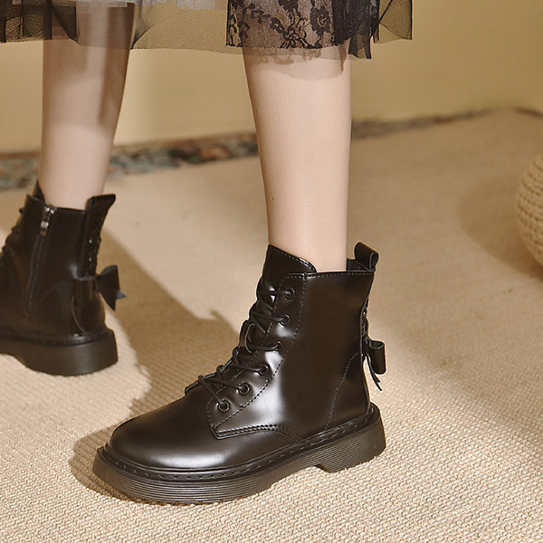 Ženske čizme s trakom u crnoj boji