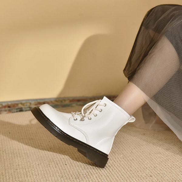 Casual ženske čizme od umjetne kože - bijele i crne