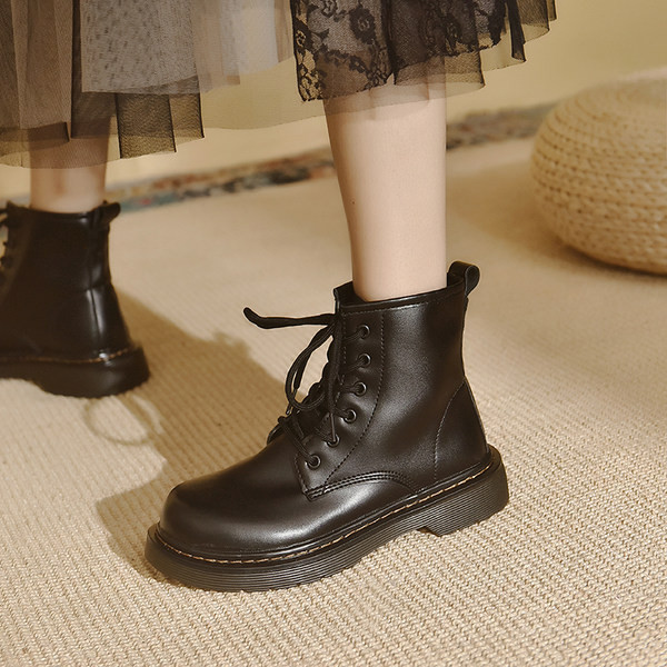 Casual ženske čizme od umjetne kože - bijele i crne