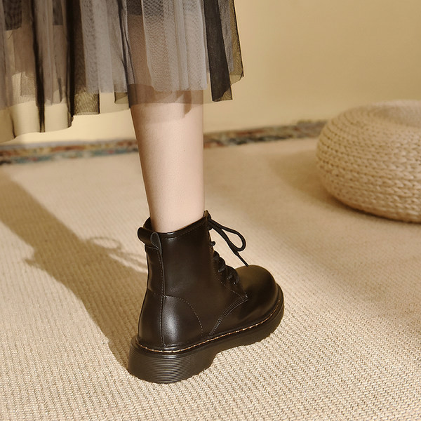 Casual ženske čizme od umjetne kože - bijele i crne