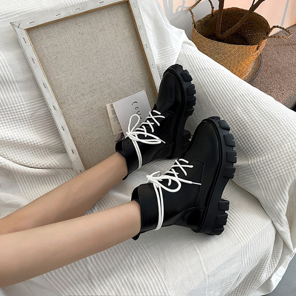 Ženske čizme s debelim đonom i vezicama u boji