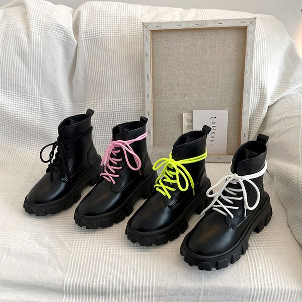 Ženske čizme s debelim đonom i vezicama u boji