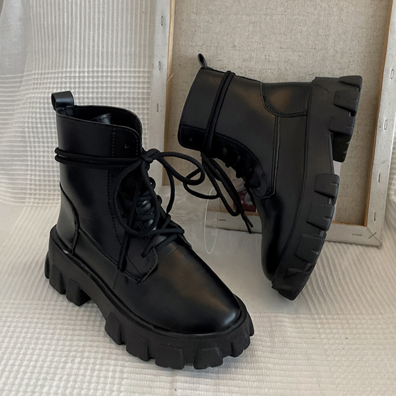 Ženske čizme s debelim đonom i vezicama u boji