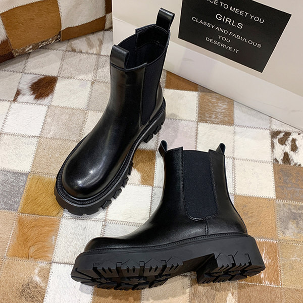 Moderne ženske čizme s grubim potplatom - od umjetne kože