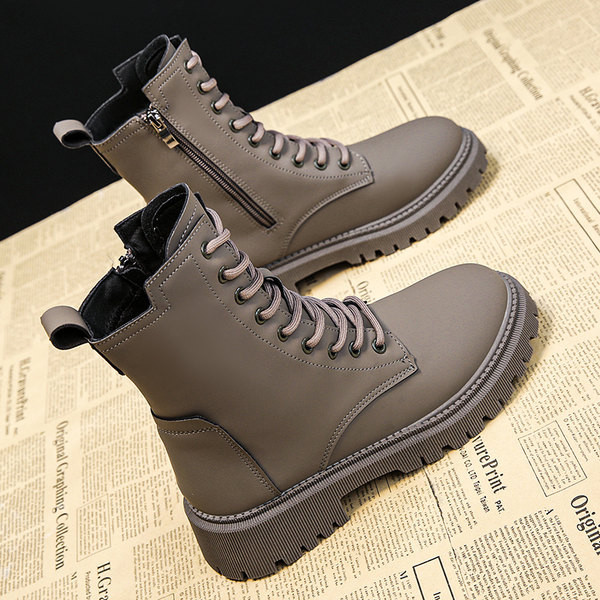 Ženske čizme s grubim potplatom i vezicama