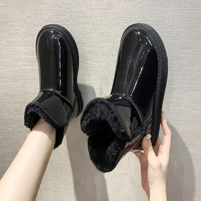 Ženske lakirane čizme s toplom postavom